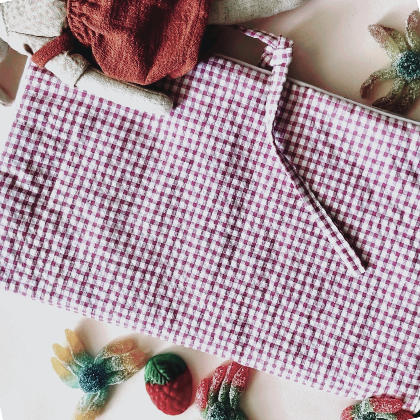 Vista de frente del porta toallitas cerrado con lazo