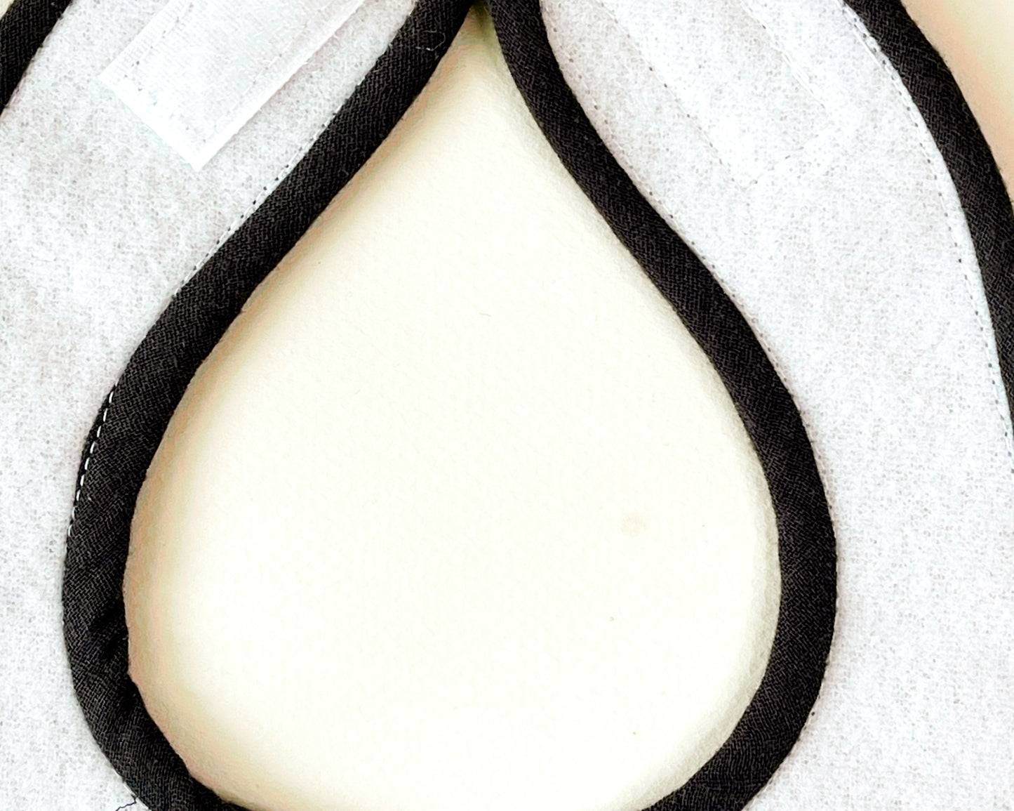 Babero de muselina 100% algodón  de color gris antracita- Colección PALITO