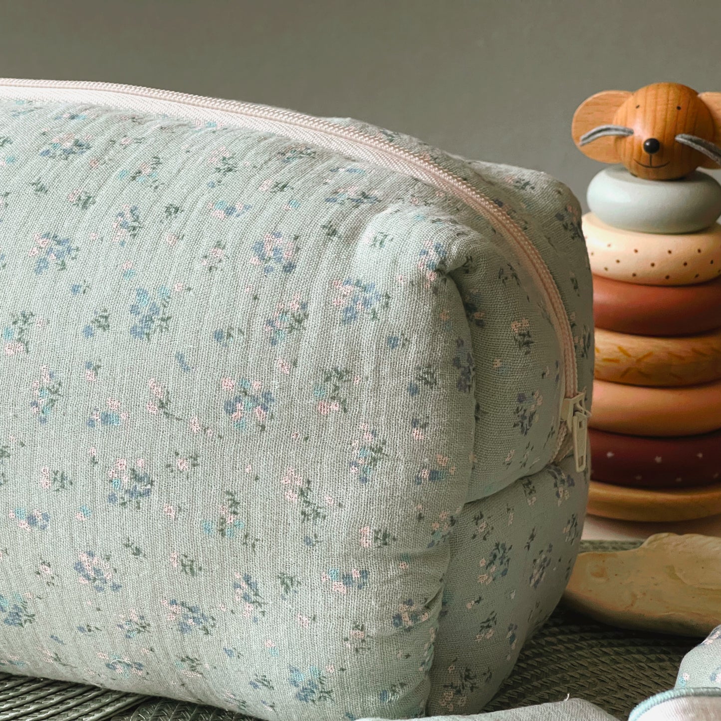 Neceser de muselina 100% algodón en color verde menta floral- Colección YEYE