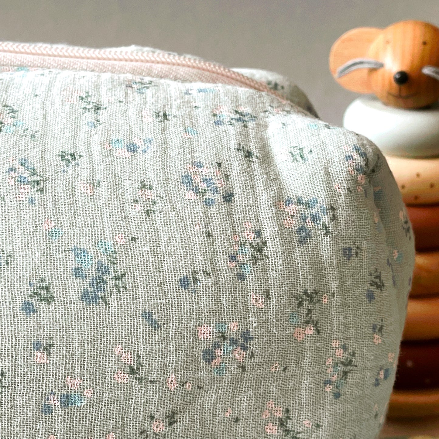 Neceser de muselina 100% algodón en color verde menta floral- Colección YEYE