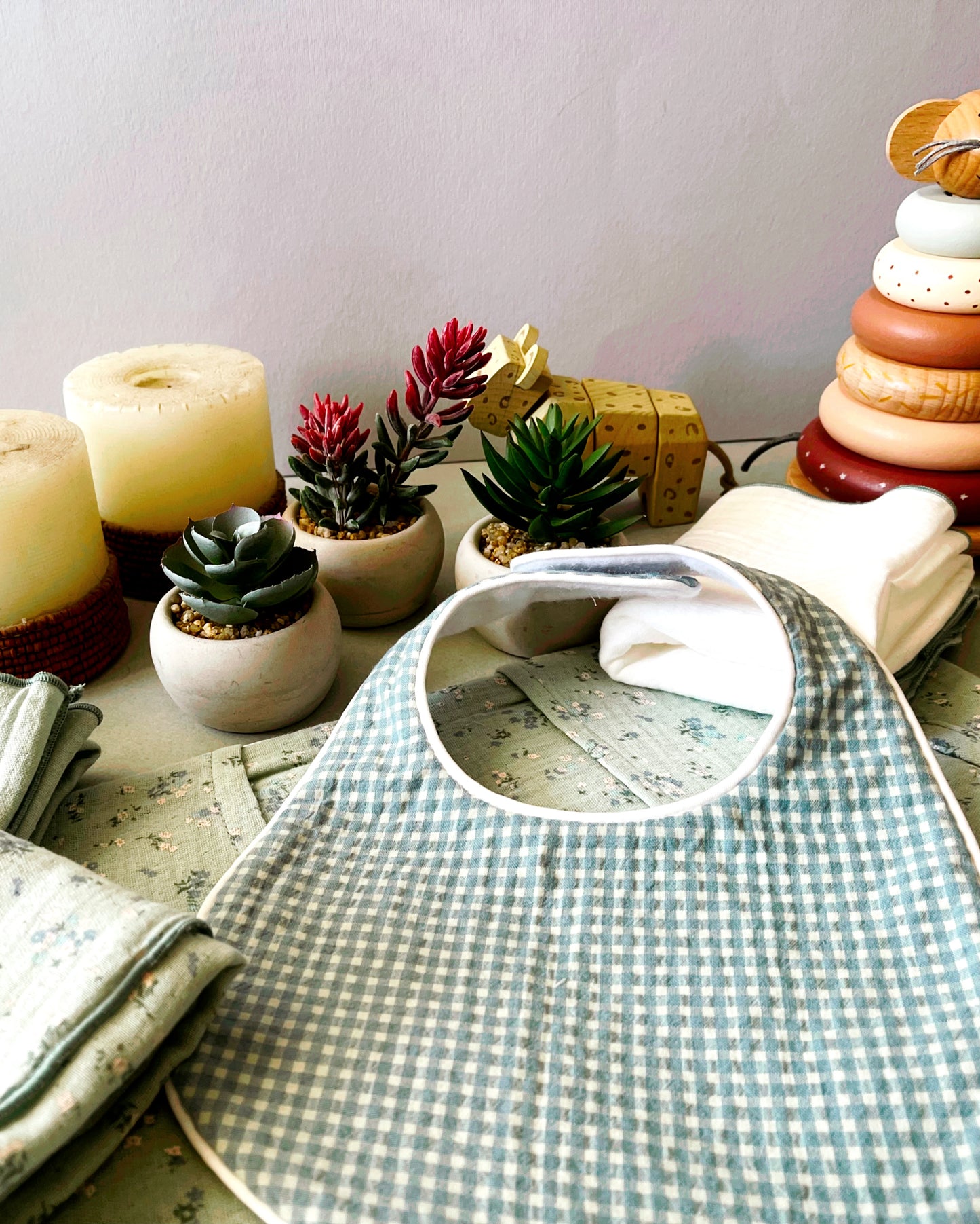 Babero de estampado Vichy color verde menta y blanco roto  100% algodón - Colección VICHY YEYE