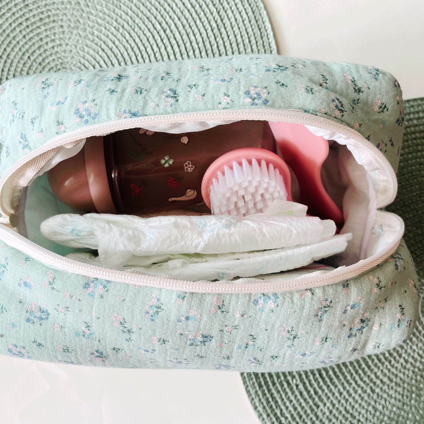 Neceser de muselina 100% algodón en color verde menta floral- Colección YEYE